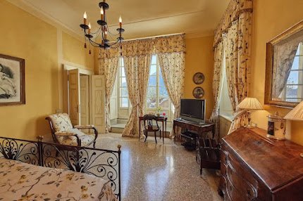 550M2 LUXURY WITH PANORAMIC VIEWS AND ALFRESCO DINNERS