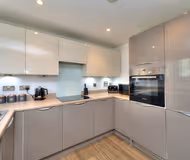 Executive Oakgrove Apartment