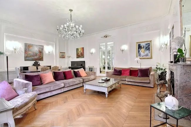 LIVE THE URBAN LIFESTYLE YOU CRAVE AT CHAMPS ELYSEES