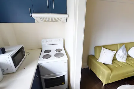 Crown Street Serviced Apartment