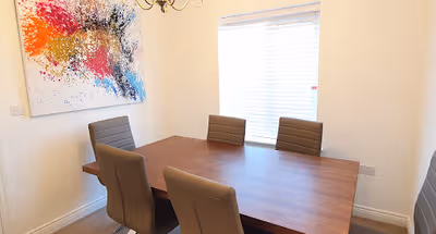 Modern Spacious 4 Bedroom House with Garden & Parking