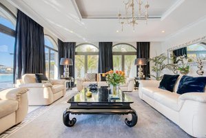 Dazzling Beachfront 5 Bedroom Villa