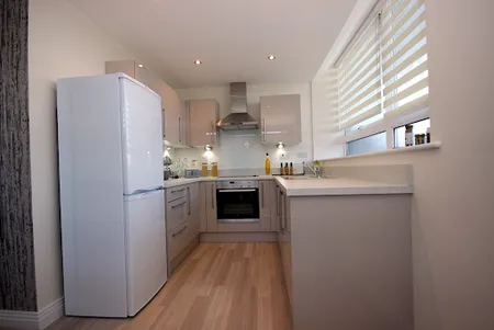 Full kitchen at Skyline House