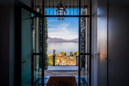 ALL-ENCOMPASSING LUXURY 600M2 VILLA WITH MAGICAL EXQUISITE VIEWS OF LAKEMAGGIORE