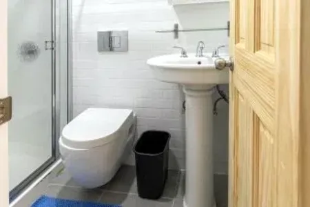 Family bathroom at Christopher Street Furnished Apartment, West Village