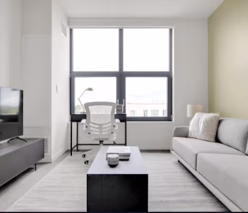 N Milwaukee Ave Serviced Apartment