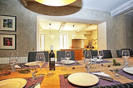 Luxurious Villa Perched at the foot of Grand Luberon