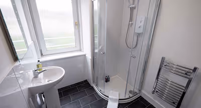 Bright, Modern West-End Apartment