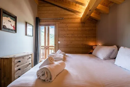 CHARMING CHALET WITH HOT TUB IN MORZINE
