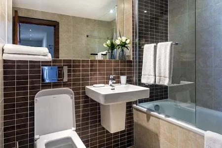 Bathroom at Clarendon Road serviced apartments, Watford