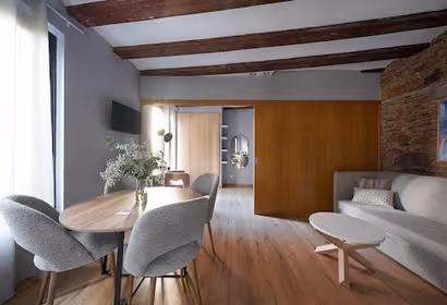 Carrer Service Apartment