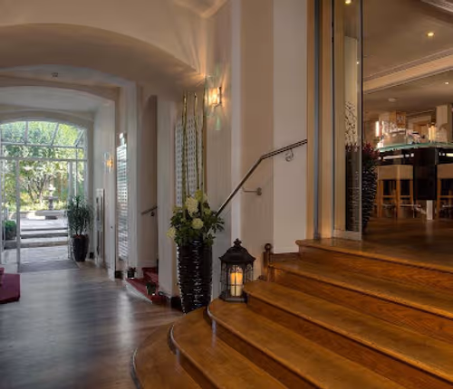 Maximilian Serviced Apartment