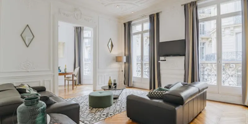 175M2 GRAND LUXURY IN CHAMPS ELYSEES