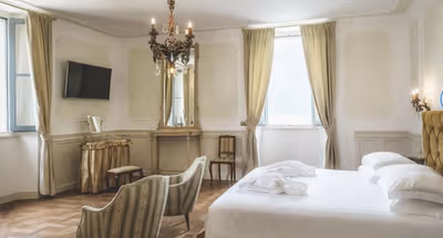 Magnificient Villa located right on the shores of Lake Como