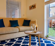 Cosy living space in Luxury Ground Floor Apartment minutes from Ebbsfleet International