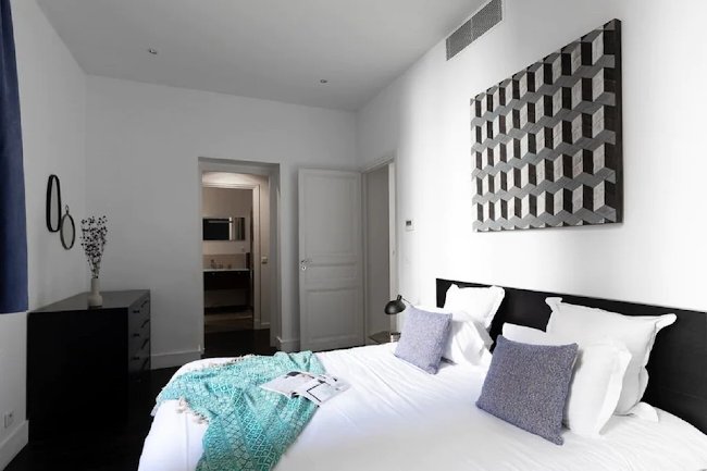 165M2 LAVISH ABODE-AVE MONTAIGNE & CHAMPS ELYSEES