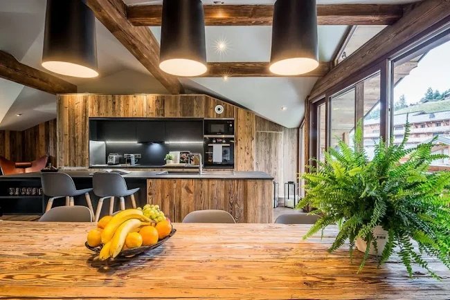ENCHANTING CHALET WITH JACUZZI IN LES GETS