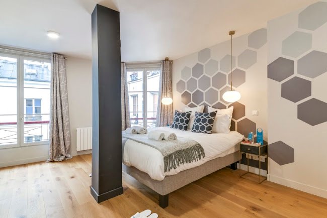 330M2 5 BEDROOM SENSATIONAL FAMILY VILLA IN MONTROGUEIL
