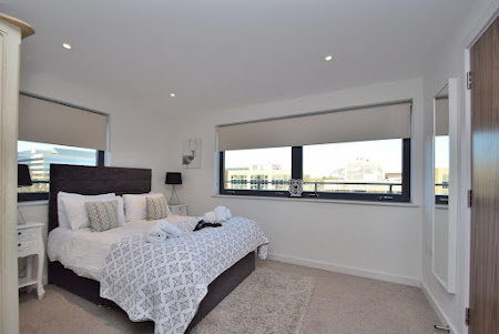 Luxury City Centre Apartment with Free Parking, Smart TV and Fast Wifi by  Yoko Property, Milton Keynes, UK 