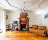 The Crown On Avenue des Champs Elysée