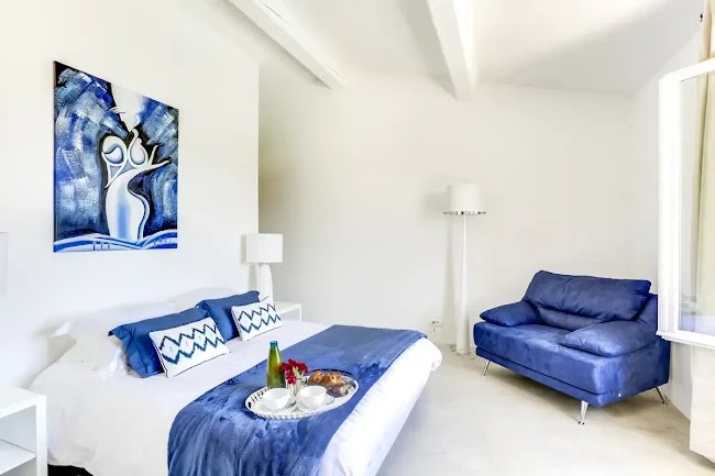 EXCEPTIONAL 320M2 BASTIDE OVERLOOKING THE GULF OF ST TROPEZ