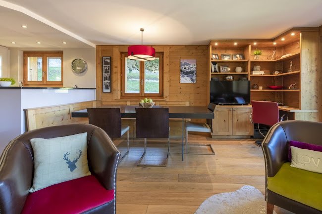 A Sun Lit Chalet Apartment in the Ski Resort of Verbier
