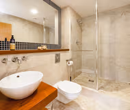 Luxury en-suite bathroom at Central Durham Riverfront Apartment