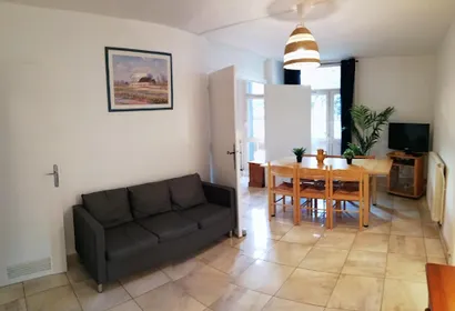 Family apartment in 8th district