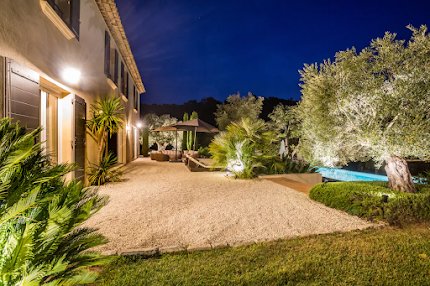 EXCEPTIONAL 320M2 BASTIDE OVERLOOKING THE GULF OF ST TROPEZ