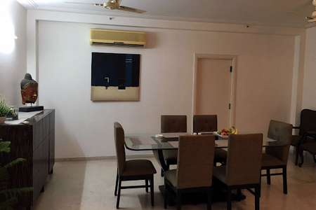 Simplistic living area in Gurgaon Villas in DLF Phase 2