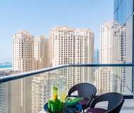 Designer Marina Apartment With Spectacular Canal View