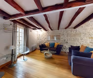 LEADING DIRECTLY TO THE SEINE &NOTREDAME-90M2 RUE BIEVRE