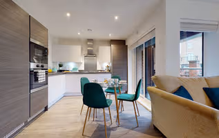 Luxury Ground Floor Apartment minutes from Ebbsfleet International