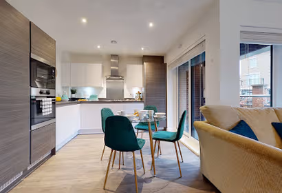 Luxury Ground Floor Apartment minutes from Ebbsfleet International