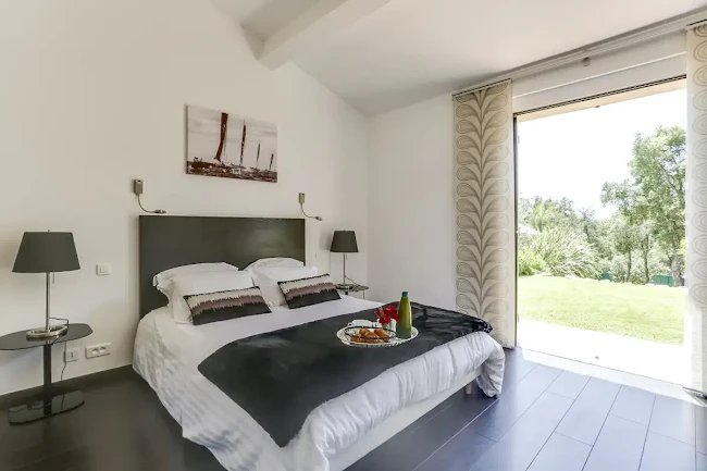 EXCEPTIONAL 320M2 BASTIDE OVERLOOKING THE GULF OF ST TROPEZ