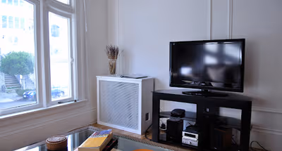 Cosy living room in Green St & Filmore St