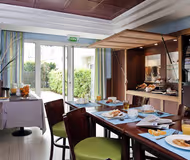 Dining space at Paris Buttes Chaumont Servcied Apartments, Neuilly-sur-Seine