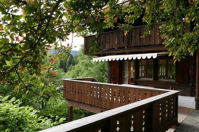 A Traditional Alpine 240 sqm Chalet in Central Gstaad