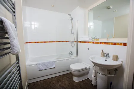 Luxury bathroom at Baystays Scenic View