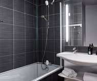 Luxury en-suite bathroom at Paris Montrouge Serviced Apartment