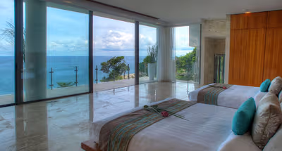 Breathtaking 6 Bedroom Villa in Kathu District