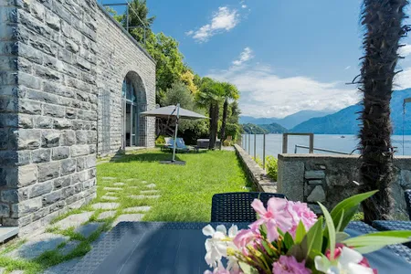 FIVE MINUTE STROLL TO SALA COMACINA-LAKE COMO’S ONLY ISLAND