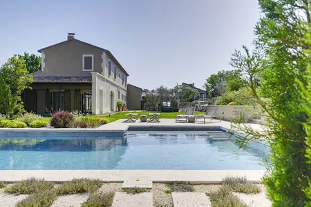 A Cozy Villa Retreat Near St Remy de Provence