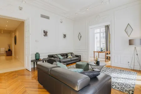 175M2 GRAND LUXURY IN CHAMPS ELYSEES