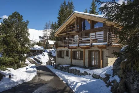 OVERLOOKING THE CHARMING VERBIER CLOSE TO THE SKI LIFT
