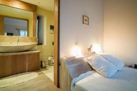 An Artsy and Elegant Villa Retreat in Tarascon