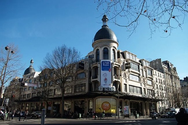 A MAGICAL SUNLIT PLACE IN CHAMPS ELYSEES