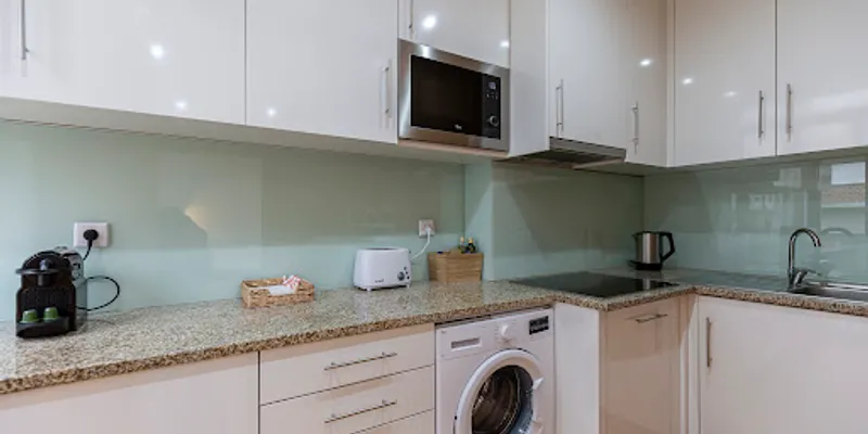 Fully equipped kitchen at Corporate Housing Marquês I