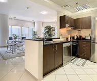 Calming Concorde Tower Apartment