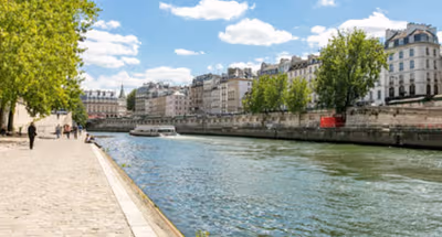 Standing on the corner of Louvre & Pont Saint-Michel